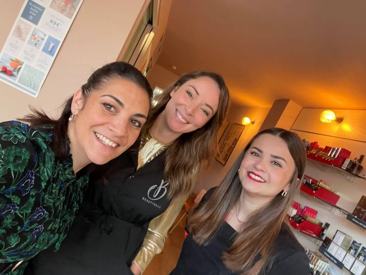 Amandine, Marion et Mathilde, l'équipe d'Instant Douceur, à l'institut